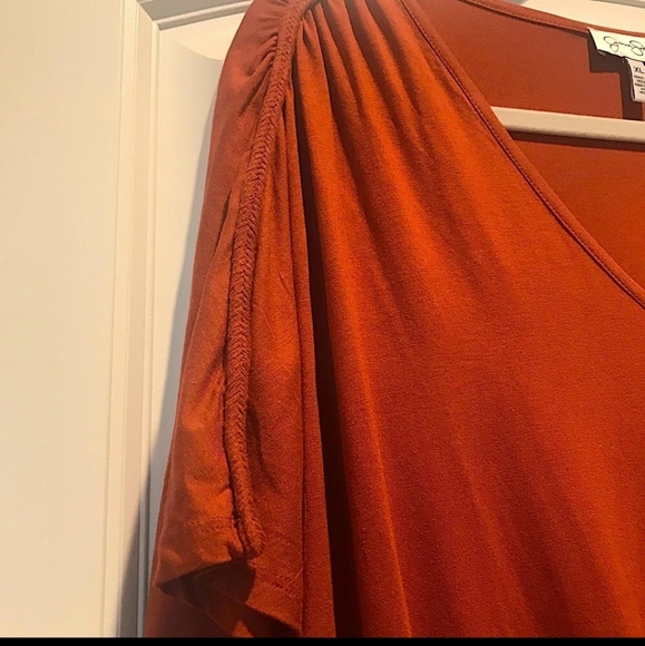 Jessica Simpson Ruched Waist and Sleeve tee - Picture 2 of 4